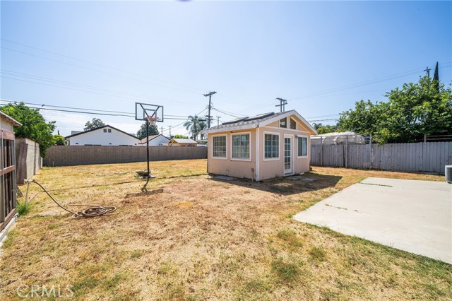7608 Amestoy Avenue photo 2