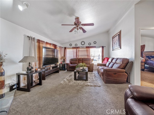 Detail Gallery Image 15 of 23 For 14153 Riviera Ct, Victorville,  CA 92395 - 3 Beds | 2 Baths