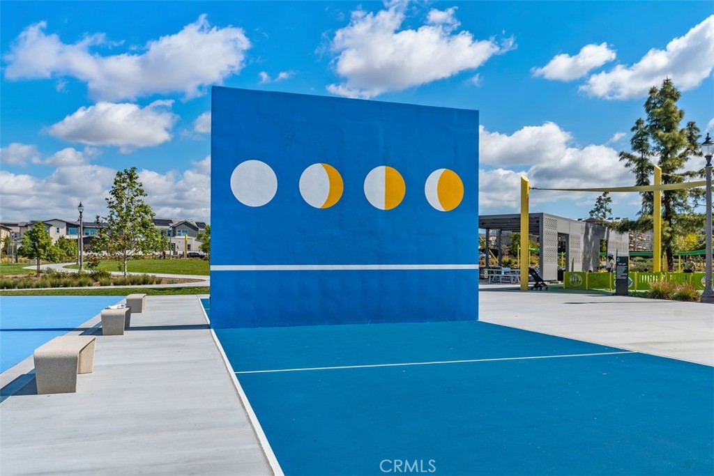 https://media.crmls.org/medias/42cbff15-5961-408b-b36d-c95129b24285.jpg?preset=X-Large