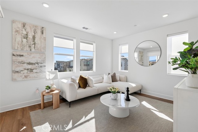 Detail Gallery Image 12 of 46 For 418 Lobata, Irvine,  CA 92618 - 4 Beds | 3/1 Baths