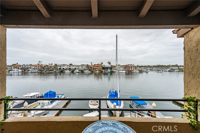 Detail Gallery Image 9 of 42 For 17110 Bluewater Ln, Huntington Beach,  CA 92649 - 1 Beds | 1/1 Baths