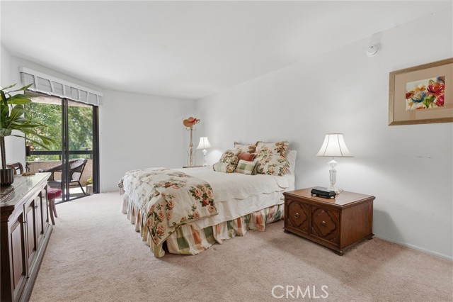 21650 Burbank, 203 photo 16
