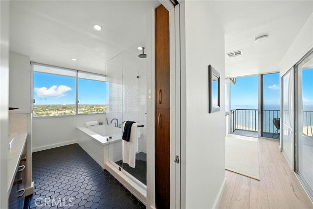Detail Gallery Image 15 of 36 For 2999 E Ocean Bld #1320,  Long Beach,  CA 90803 - 2 Beds | 2 Baths
