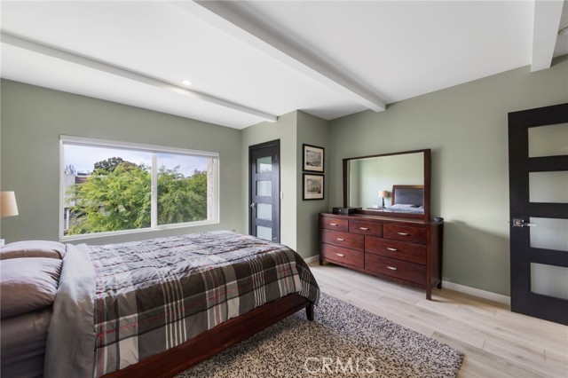 Detail Gallery Image 13 of 23 For 11744 Moorpark, Studio City,  CA 91604 - 2 Beds | 2/1 Baths