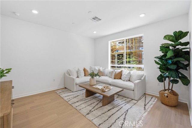 Detail Gallery Image 12 of 29 For 9425 N Sepulveda Blvd. #3,  North Hills,  CA 91343 - 2 Beds | 2/1 Baths