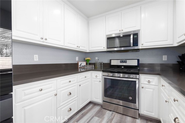 Detail Gallery Image 14 of 28 For 19596 Brisbane, Riverside,  CA 92508 - 3 Beds | 2/1 Baths