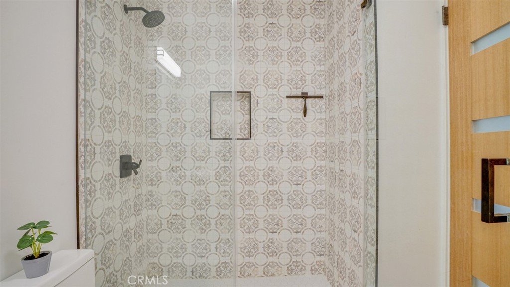 https://media.crmls.org/medias/42d15838-d6d2-4376-9308-2015d1f76802.jpg?preset=X-Large