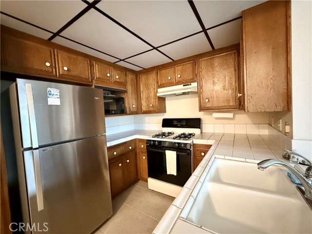 2402 Aviation Boulevard, Redondo Beach CA: https://media.crmls.org/medias/42d260d7-e6f5-4931-8860-e569d8e2e5ee.jpg