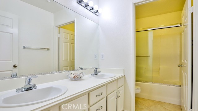 Detail Gallery Image 36 of 57 For 21817 Charlotte Ct, Canoga Park,  CA 91304 - 5 Beds | 2/1 Baths