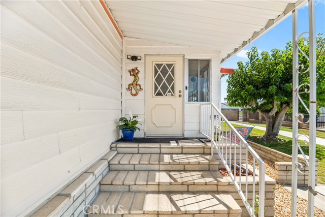 1735 Mango Way, Hemet CA: https://media.crmls.org/medias/42d304b0-3169-4f29-b31f-e045bd938bea.jpg