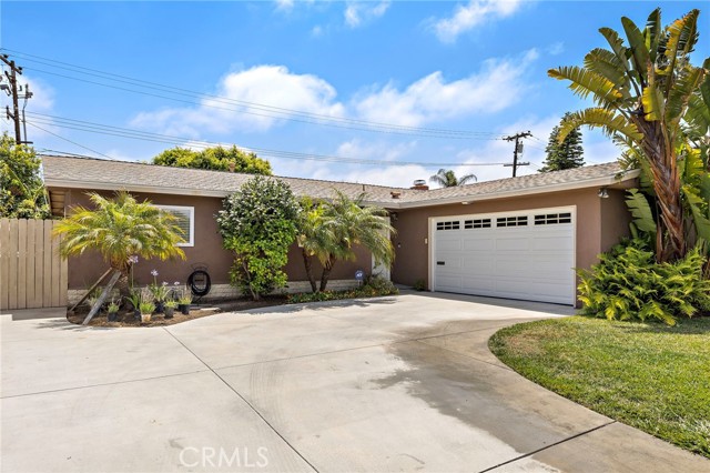 Detail Gallery Image 2 of 19 For 16882 Ross Ln, Huntington Beach,  CA 92647 - 4 Beds | 2 Baths