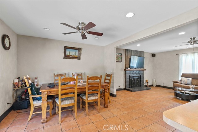 21101 Rosedell Drive, Saugus CA: https://media.crmls.org/medias/42d44c94-afcf-4012-8737-5d1c6af67b1b.jpg