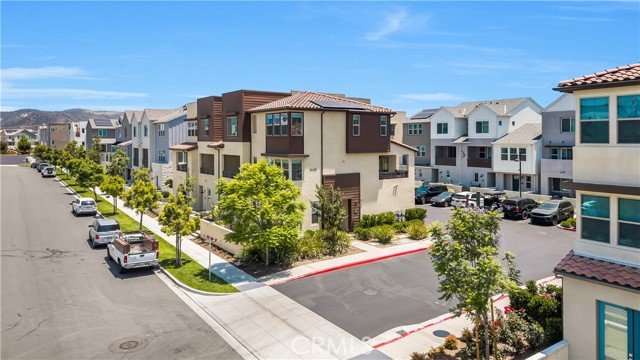 111 Juniper Drive, Rancho Mission Viejo CA: https://media.crmls.org/medias/42d46fb2-ddff-4995-8ba9-97360fdb555f.jpg
