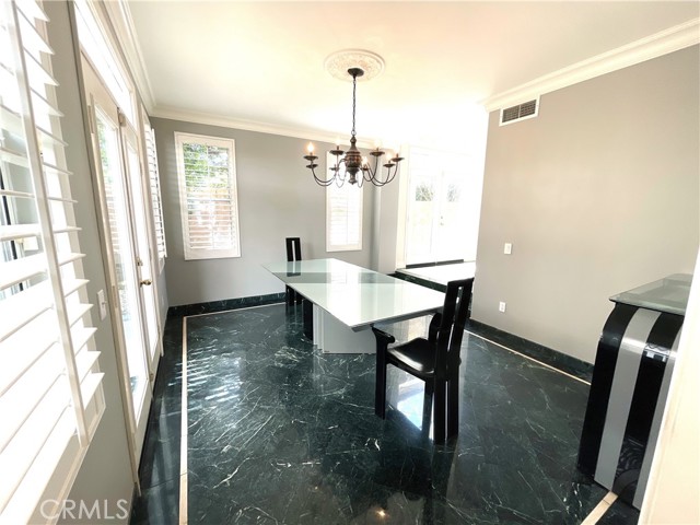 Detail Gallery Image 9 of 37 For 7248 Whitehall Ln, West Hills,  CA 91307 - 5 Beds | 4/1 Baths