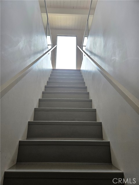 Detail Gallery Image 14 of 40 For 12217 Dorothy St, Los Angeles,  CA 90049 - 4 Beds | 2 Baths