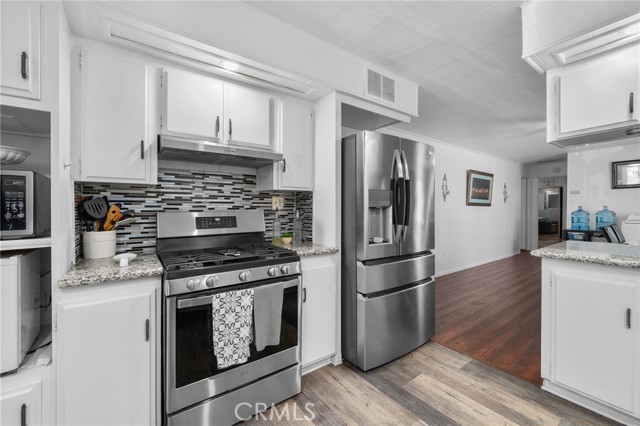 Detail Gallery Image 11 of 33 For 5800 Hamner #416,  Corona,  CA 91752 - 3 Beds | 3 Baths