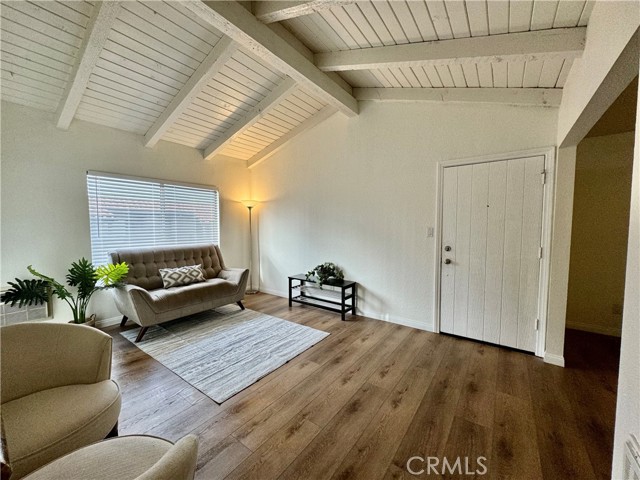 Detail Gallery Image 5 of 21 For 1345 Cabrillo Park Dr. #J16,  Santa Ana,  CA 92701 - 1 Beds | 1 Baths