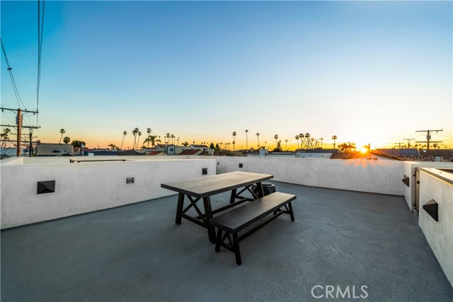 171 Savona Walk, Long Beach CA: https://media.crmls.org/medias/42d7e8e1-7d42-40a2-aee8-7618a5481b09.jpg