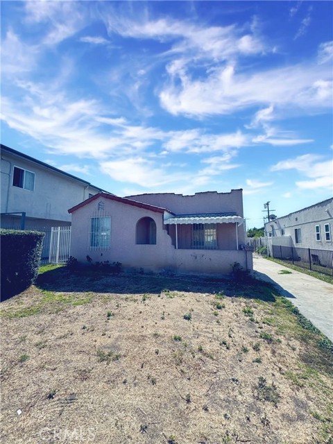 2046 S Ridgeley Drive, Los Angeles CA: https://media.crmls.org/medias/42d98e83-8eb0-45a5-adb5-a39011df5f1f.jpg