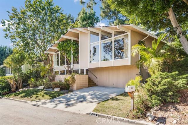 2209 Via Alamitos, Palos Verdes Estates, California 90274, 4 Bedrooms Bedrooms, ,2 BathroomsBathrooms,Residential,Sold,Via Alamitos,PV16069479