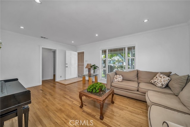 Great windows bring in the natural light and green feel from the yard and garden.
