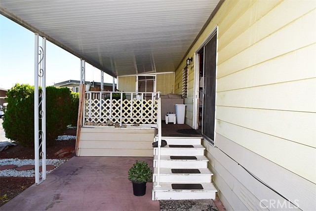 Detail Gallery Image 3 of 12 For 56425 29 Palms Hwy #100,  Yucca Valley,  CA 92284 - 2 Beds | 1 Baths