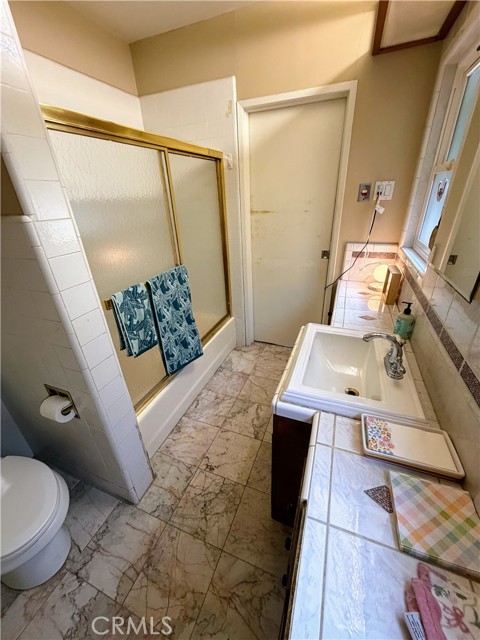 Detail Gallery Image 12 of 28 For 1042 W 15th, San Pedro,  CA 90731 - 2 Beds | 1 Baths