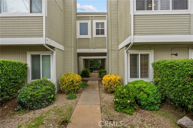 Detail Gallery Image 17 of 24 For 22123 Burbank Blvd #2, Woodland Hills,  CA 91367 - 3 Beds | 2/1 Baths