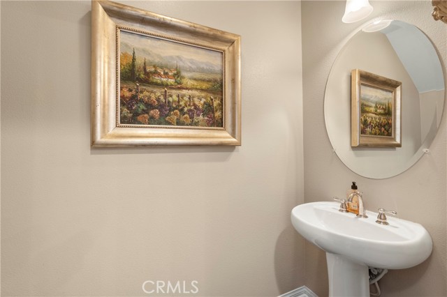 Detail Gallery Image 16 of 33 For 361 Bayside Ct, Costa Mesa,  CA 92627 - 4 Beds | 2/1 Baths