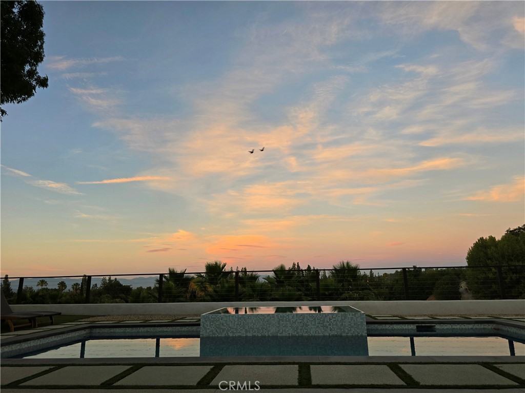 https://media.crmls.org/medias/42ddaf34-d326-48bf-9809-ca008121ae13.jpg?preset=X-Large