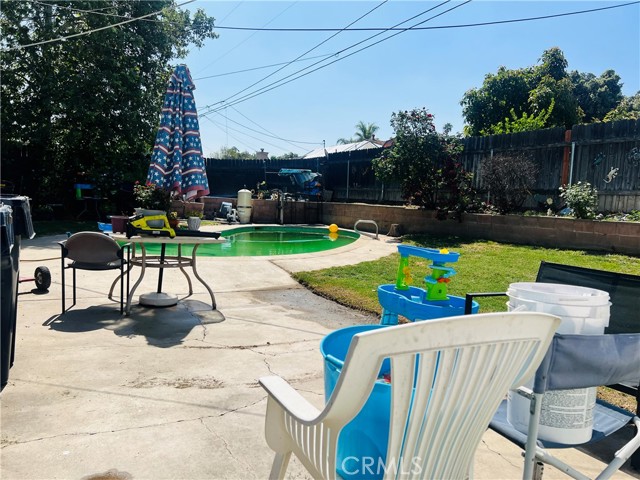 122 E Pioneer Avenue, Redlands CA: https://media.crmls.org/medias/42de24ef-669b-421d-b126-f025d2c18466.jpg