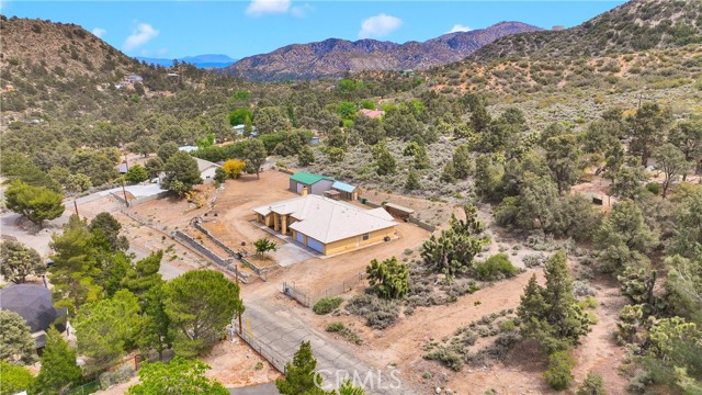 1679 Desert Front Road, Wrightwood CA: https://media.crmls.org/medias/42de4964-b7e1-40db-8c62-89d4733abbe7.jpg