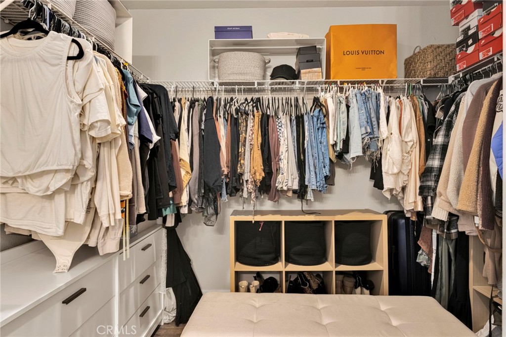 https://media.crmls.org/medias/42de978b-7b79-4879-81ff-15134781d809.jpg?preset=X-Large