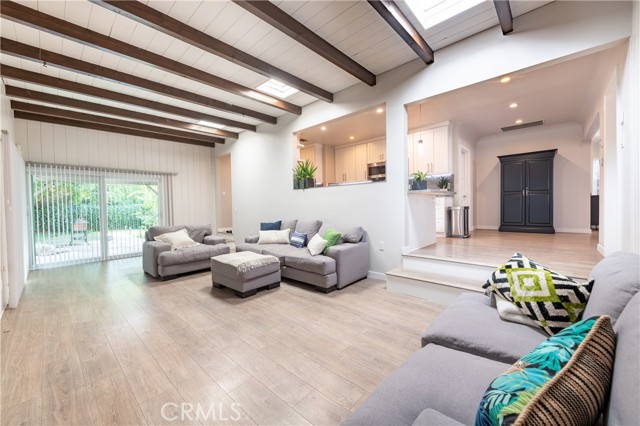 14734 Magnolia Boulevard photo 17