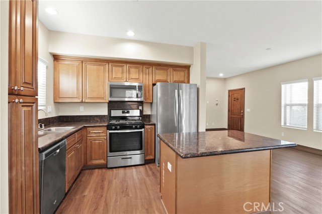 Detail Gallery Image 7 of 24 For 11613 216th, Lakewood,  CA 90715 - 3 Beds | 2/1 Baths