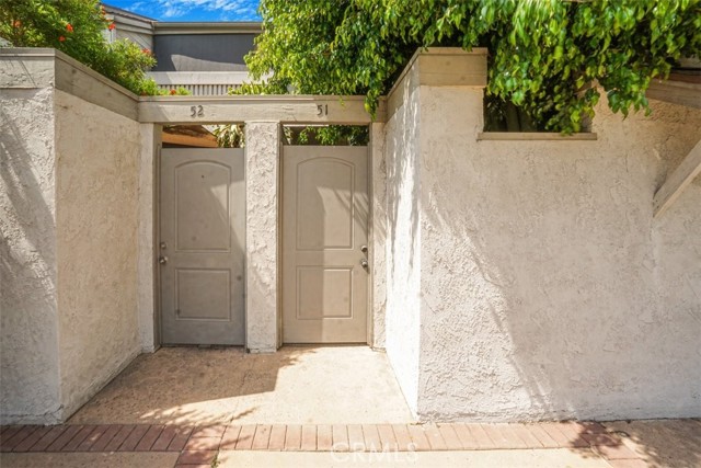 2220 E Chapman Avenue, Fullerton CA: https://media.crmls.org/medias/42e0ac17-cc5b-46fa-bdac-3dc5838bbb9c.jpg