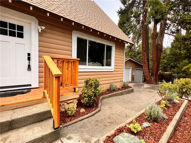 Detail Gallery Image 3 of 31 For 622 Heatherly, Crestline,  CA 92325 - 3 Beds | 2 Baths