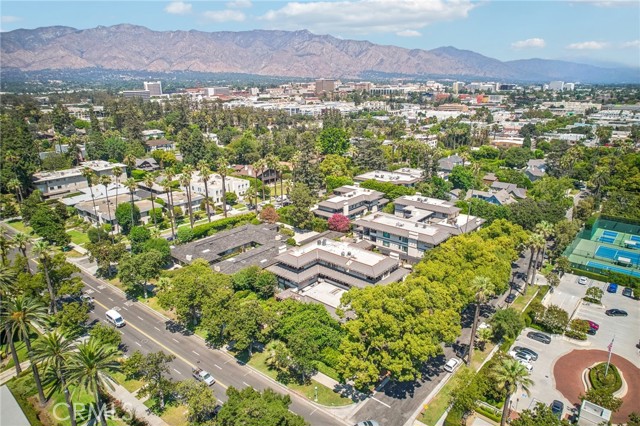 480 S Orange Grove Boulevard, Pasadena CA: https://media.crmls.org/medias/42e12ba3-5f13-46ff-8b80-be6a62603026.jpg