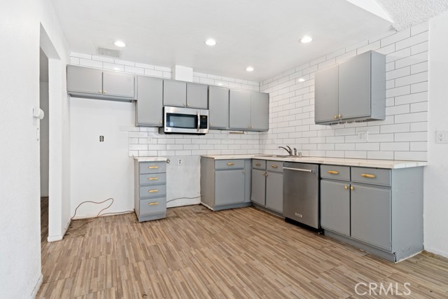 2235 W Avenue K14, Lancaster CA: https://media.crmls.org/medias/42e171fc-8ef1-4ce9-8d99-018a50e06063.jpg