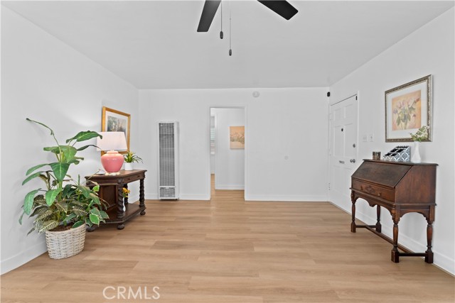 Detail Gallery Image 3 of 19 For 874 W 33rd Way, Long Beach,  CA 90806 - 3 Beds | 2 Baths