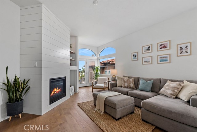 Detail Gallery Image 8 of 20 For 1078 Monterey Blvd, Hermosa Beach,  CA 90254 - 3 Beds | 2/1 Baths