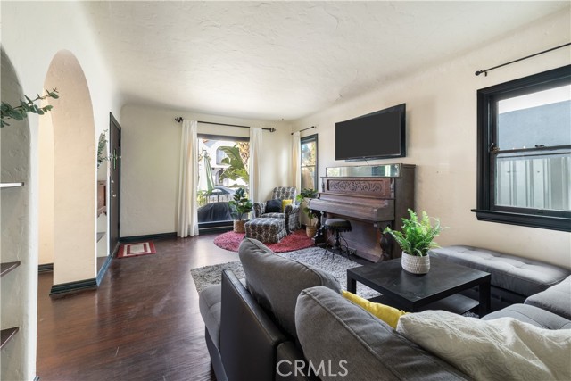 Detail Gallery Image 10 of 39 For 230 Glendora Ave, Long Beach,  CA 90803 - 2 Beds | 2 Baths