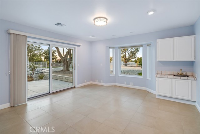 Detail Gallery Image 25 of 73 For 2755 W Avenue N, Palmdale,  CA 93551 - 5 Beds | 3/1 Baths