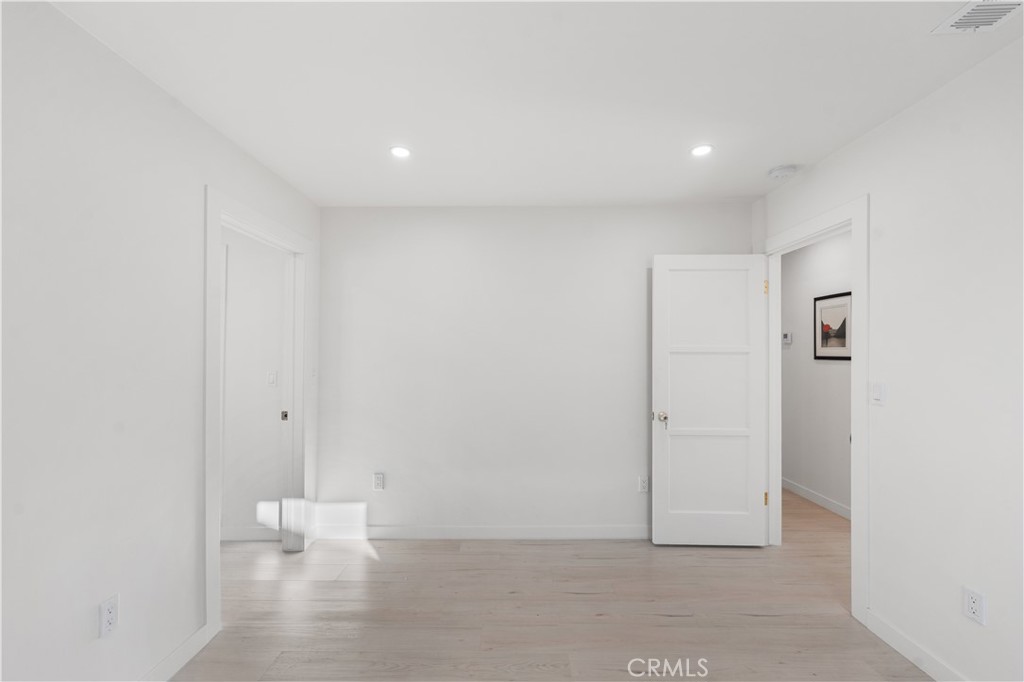 https://media.crmls.org/medias/42e3a8b3-6da1-4a41-a713-4a6934a9cab0.jpg?preset=X-Large