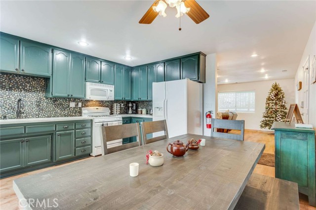 513 W Victoria Court, Lake Arrowhead CA: https://media.crmls.org/medias/42e3c0b5-e270-49a8-b8c7-385c3561122c.jpg