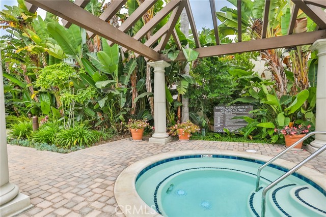 4752 Tiara Drive, Huntington Beach CA: https://media.crmls.org/medias/42e3ea94-02e3-4824-b686-95cc22047f36.jpg