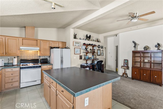 Detail Gallery Image 12 of 26 For 20401 Soledad Canyon #613,  Canyon Country,  CA 91351 - 3 Beds | 2 Baths