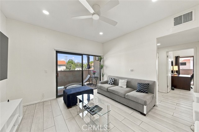 10943 Laurel Canyon Boulevard, B9 photo 6