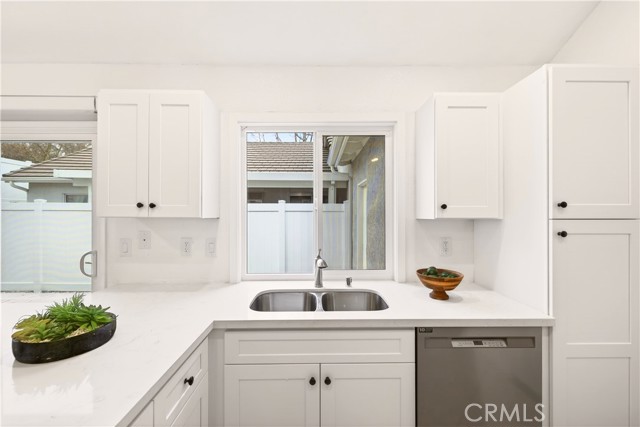 Detail Gallery Image 10 of 26 For 9680 Cabot Ct, Rancho Cucamonga,  CA 91737 - 2 Beds | 2 Baths