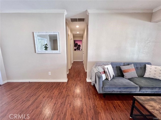 Detail Gallery Image 19 of 30 For 6944 Aura Ave, Reseda,  CA 91335 - 3 Beds | 2 Baths